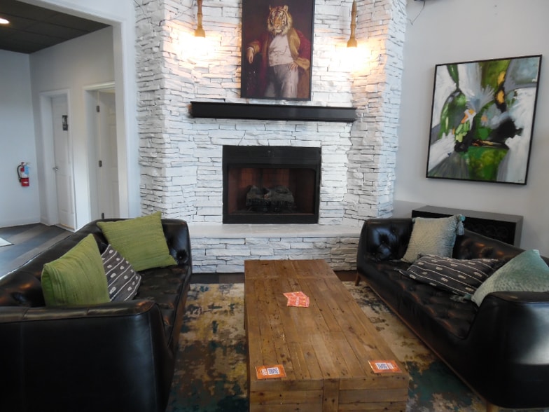 Building Photo - 118 University Village Dr