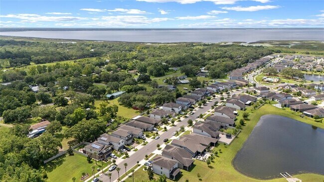 Building Photo - 2880 E Lake Pointe Dr