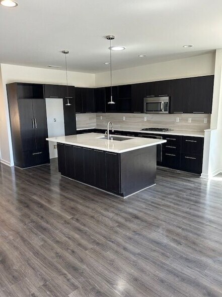 Building Photo - 7041 Cayuga Way