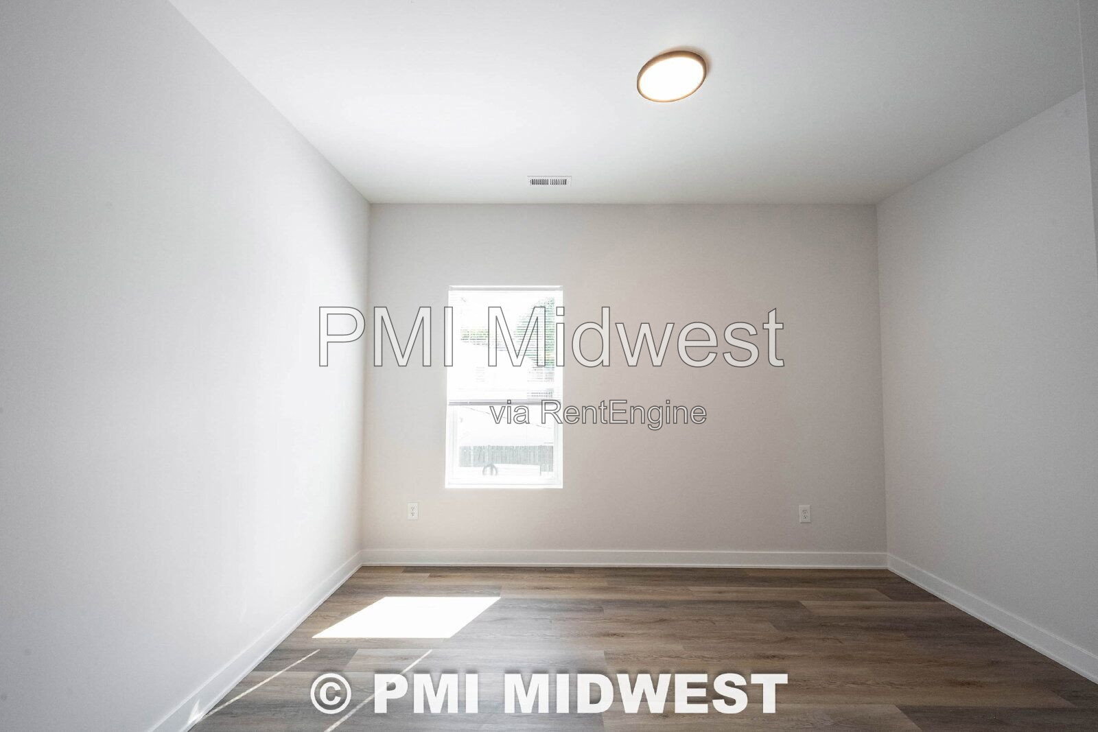 Building Photo - 1525 E Market St