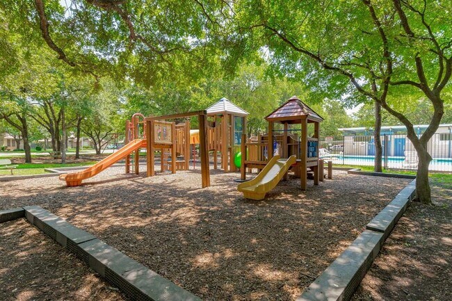 Building Photo - 3019 Plantation Dr