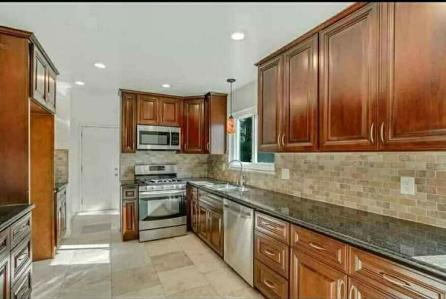 Building Photo - 9056 La Riviera Dr