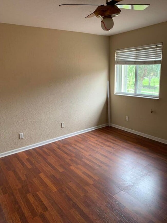 Building Photo - 9280 Silver Glen Way