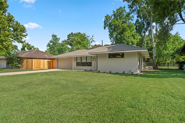 Building Photo - 9606 Pine Lake Dr