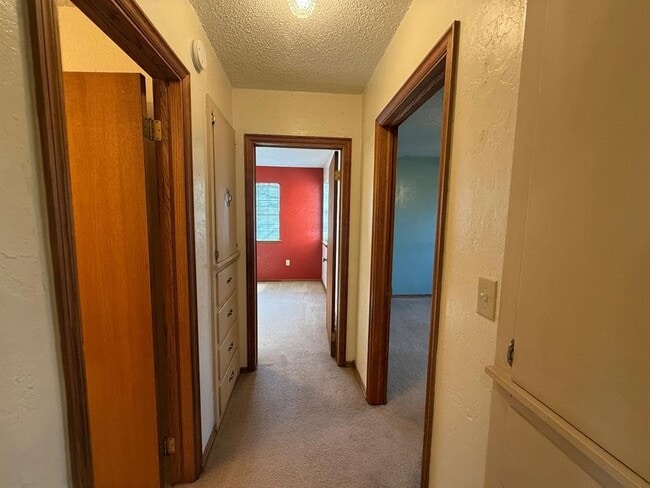 Building Photo - 1940 Ives Way Ln