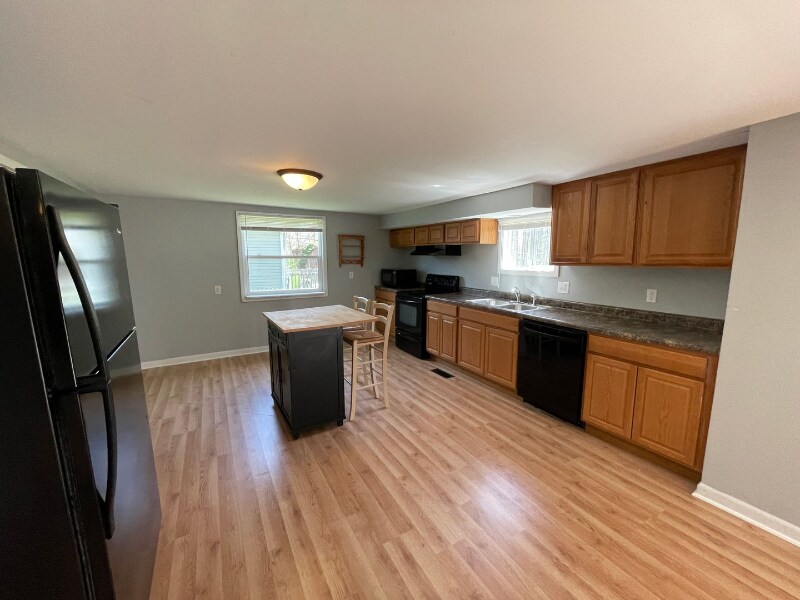 Building Photo - 2306 Deerwood Dr