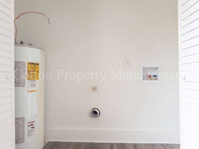 Building Photo - 417 N 13th St