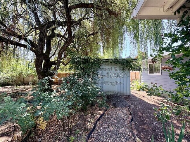 Building Photo - 4670 SW 160th Ave