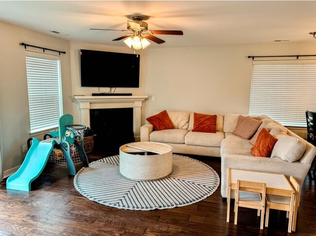 Building Photo - **** Application pending ****