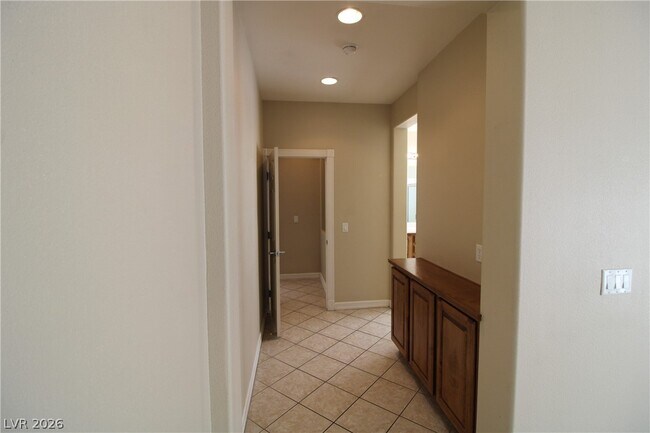Building Photo - 754 Rise Canyon Dr
