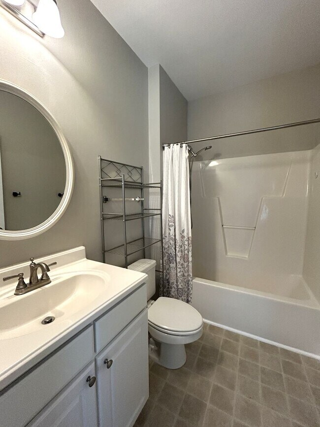 Building Photo - Convenient Boone Living – 3BD/3BA at Pine ...