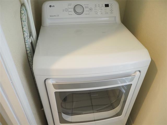 Building Photo - 924 Summer Trail