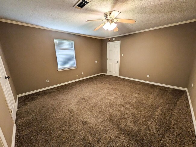 Building Photo - 2430 Granger Dr