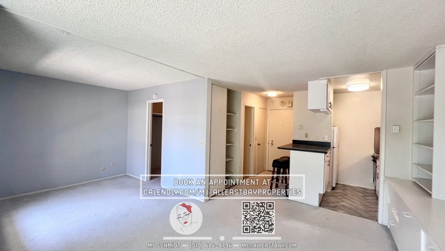 Building Photo - Beautiful studio on the third floor with w...