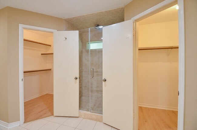Building Photo - 2554 Hodges Bend Cir