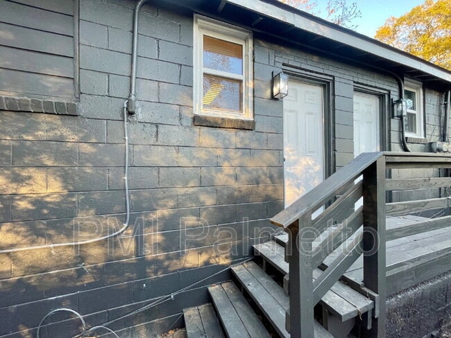 Building Photo - 2205 Harper St