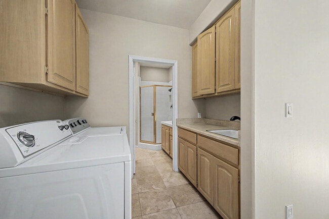 Building Photo - 8407 E Del Camino Dr