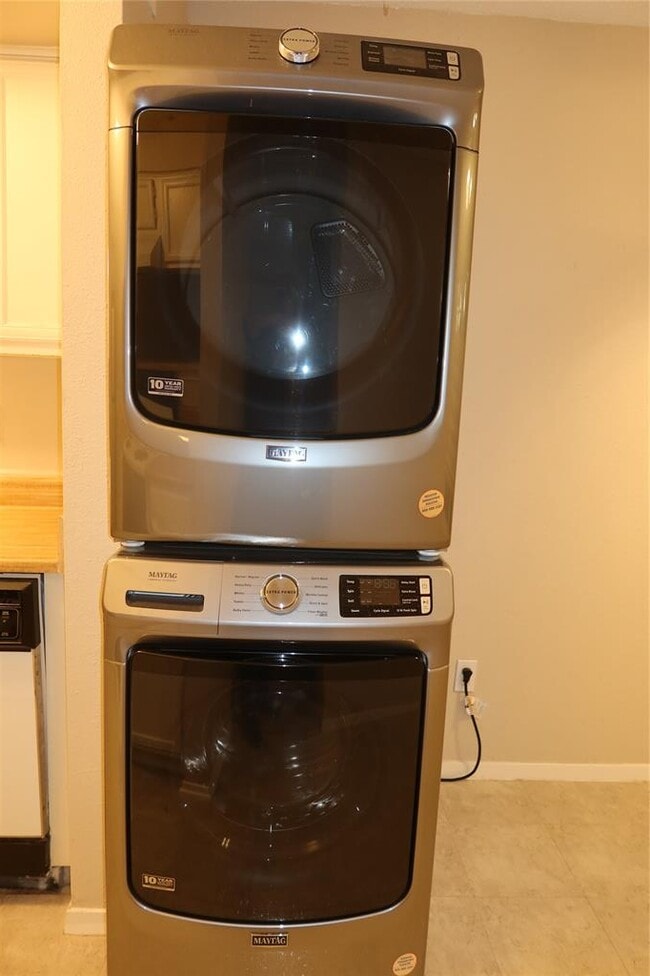 Building Photo - 4159 Steck Ave