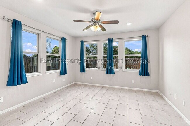 Building Photo - 7333 Hinsdale Dr