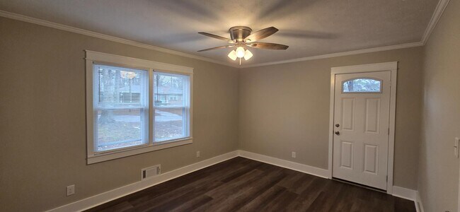 Building Photo - 403 Leola Dr