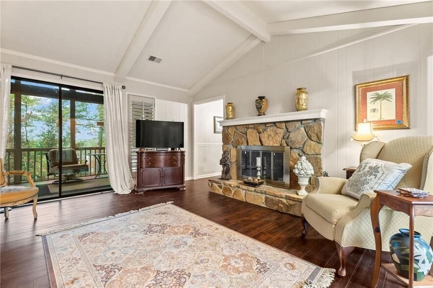 Building Photo - 4040 Summit Dr