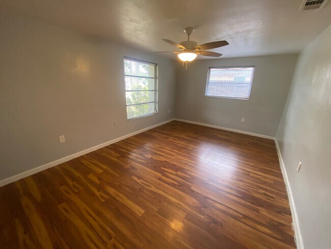 Building Photo - 5601 Elkhorn Blvd
