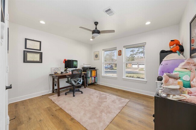 Building Photo - 2011 De Milo Dr