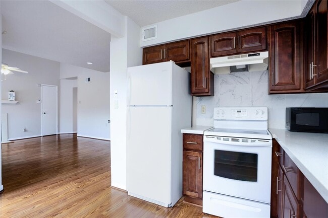 Building Photo - 12400 Overbrook Ln