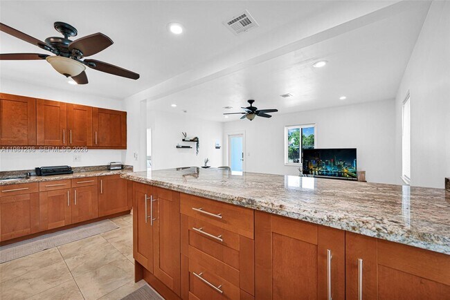 Building Photo - 1328 N Andrews Ave