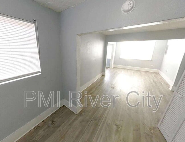 Building Photo - 1331 W 25th St