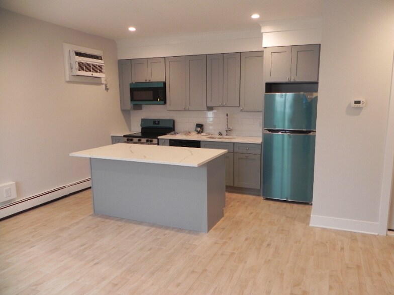 Building Photo - 58 Van Zant St