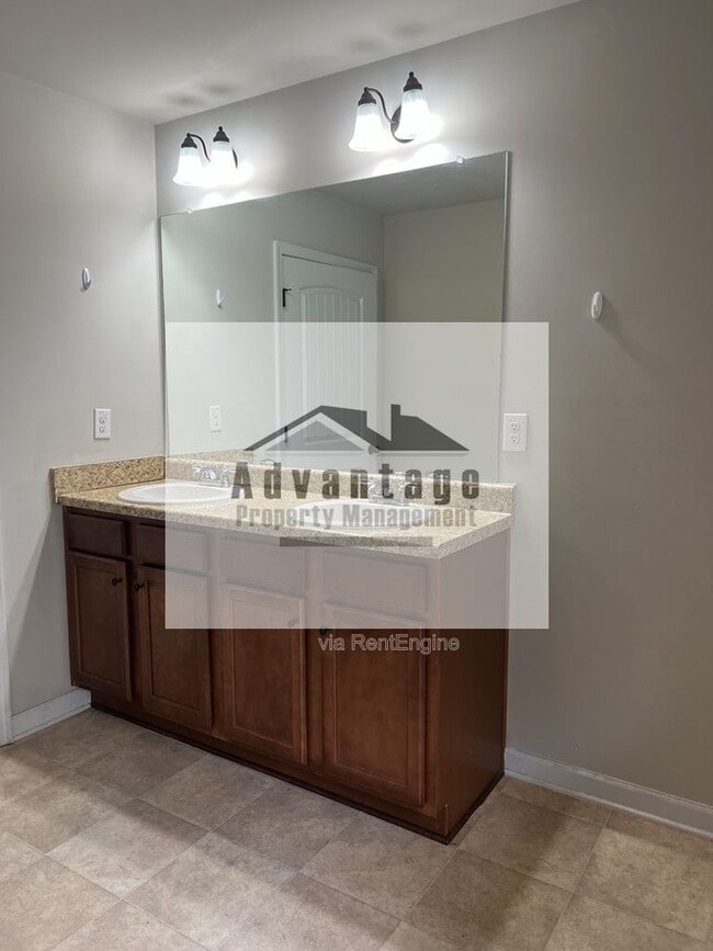 Building Photo - 250 Magnaview Dr