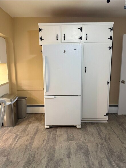 Building Photo - 404 S 4th St