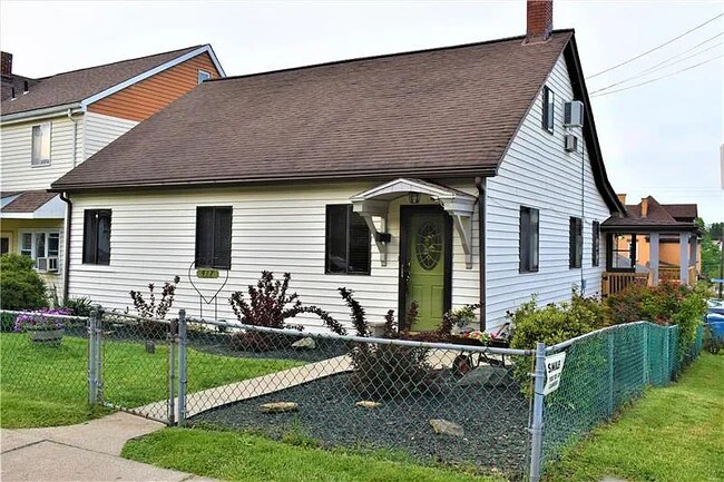 Primary Photo - 417 Kismet St