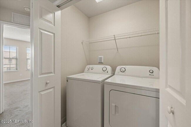 Building Photo - 7023 Buroak Ct