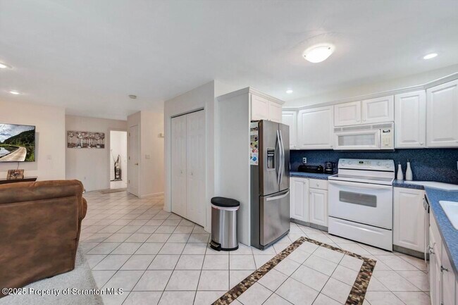 Building Photo - 11 Gilroy St