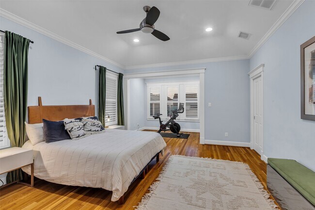 Building Photo - 340 W 17th St