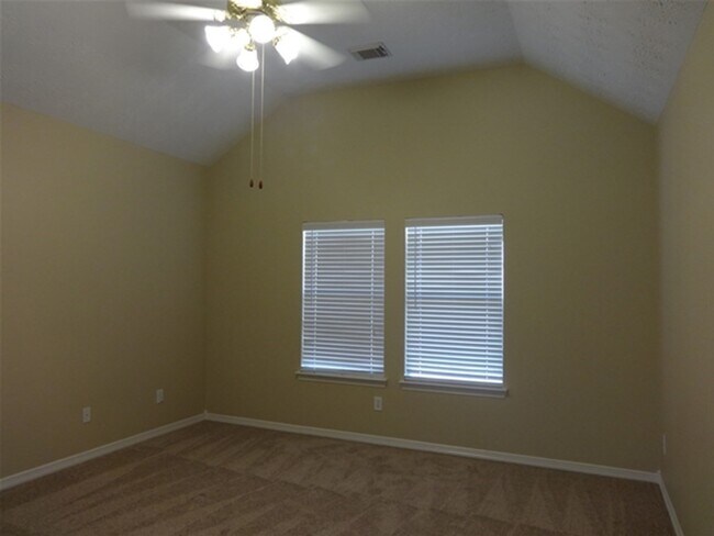 Building Photo - 28819 Hidden Cove Dr