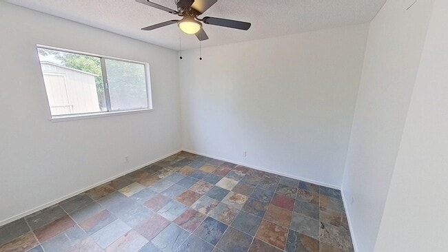 Building Photo - 4 Bedroom/2 Bathroom house in Goleta