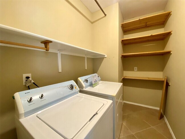 Building Photo - 4402 Everest Ln