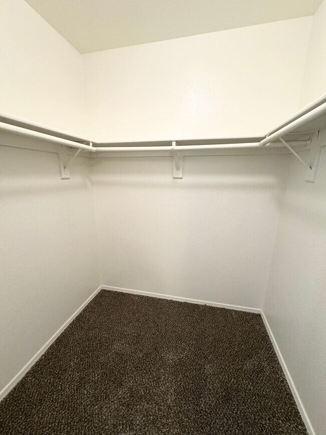 Building Photo - Stunning 4 Bedroom/2.5 Bath Home in Ahwatukee