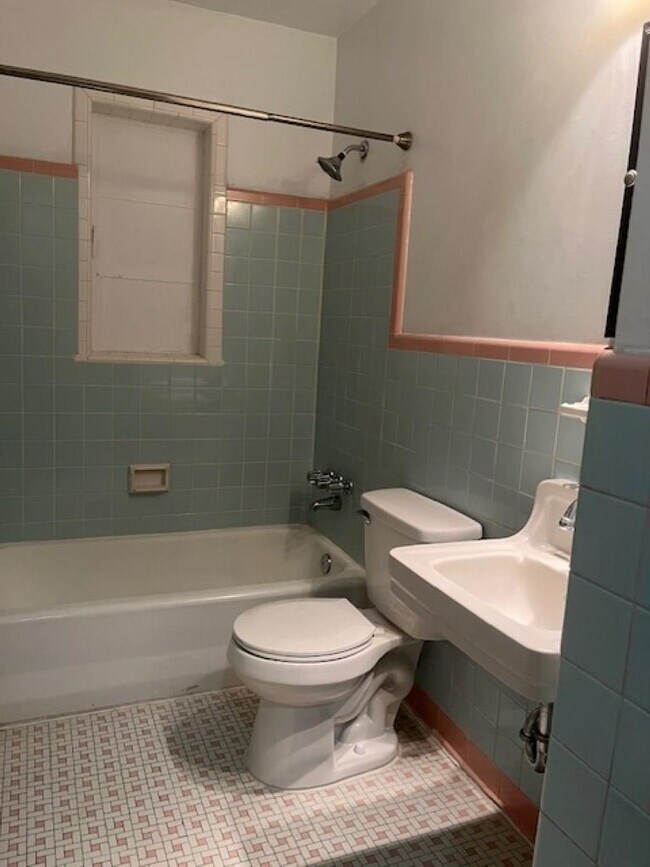 Building Photo - 1022 S White Station Rd