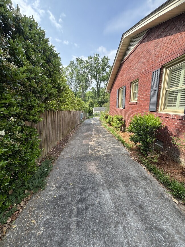 Building Photo - 726 Wisteria Dr