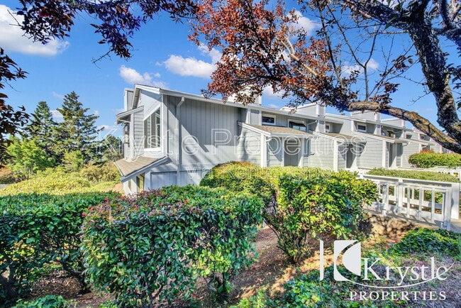 Building Photo - 2261 Clearview Cir