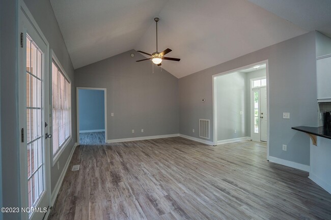 Building Photo - 10 Red Cedar Ln
