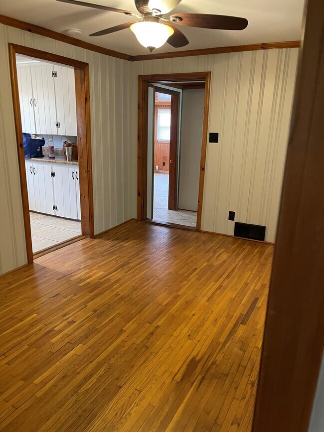 Building Photo - 3908 Yarbrough Ave