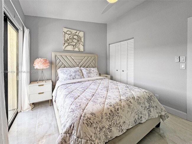 Building Photo - 1977 SW 15th St