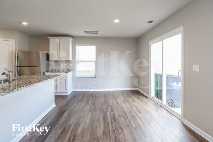 Building Photo - 712 Hawley St