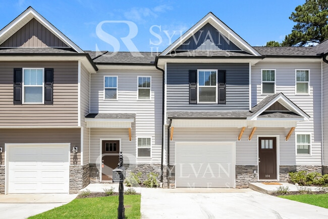 Building Photo - Enjoy living the good life in this 3 bedroom, 2.5 bathroom townhome