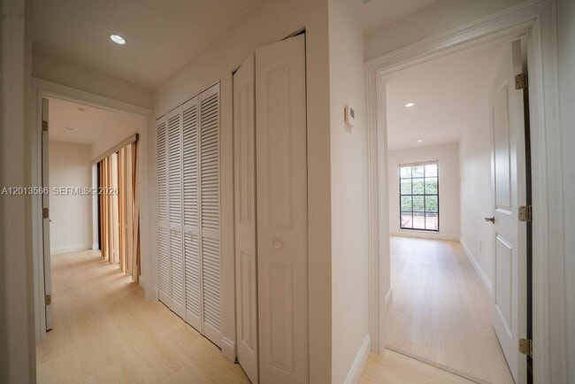 Building Photo - 1550 S Greenway Dr